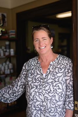 Dr. Anja Hunter, DVM